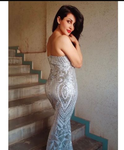 Flora Saini flaunts her perfect curves in an off-shoulder super sexy gown.