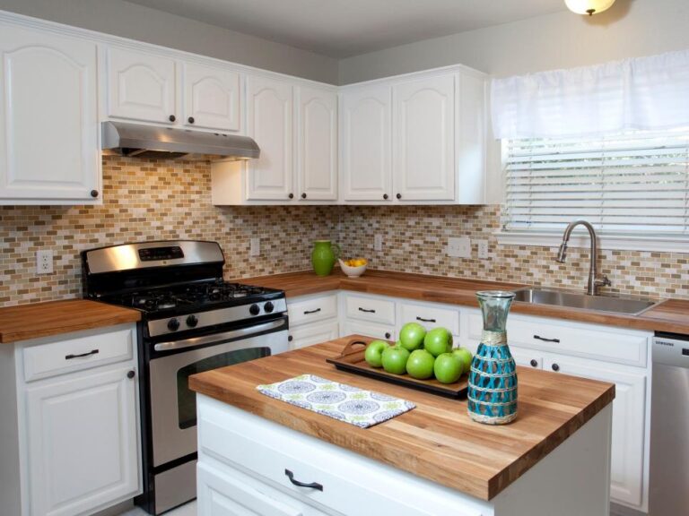 12 Awesome Ways To Redo Your Old Kitchen On A Budget