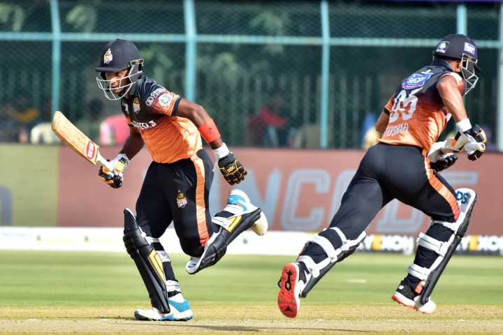 Maharaja Trophy: Luvnith Sisodia keeps Hubli Tigers in the hunt