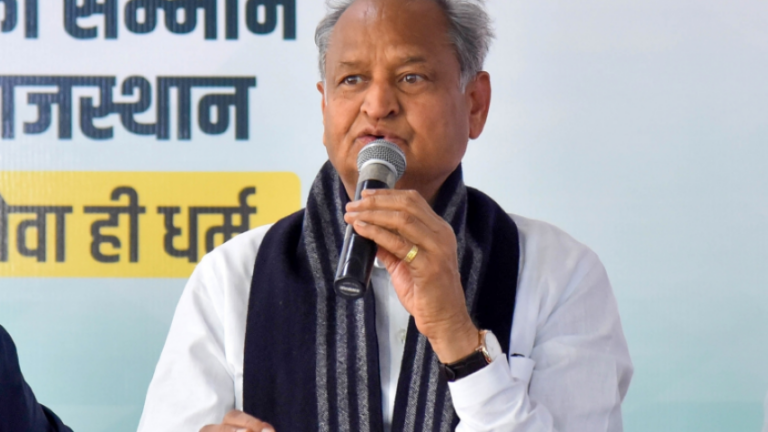 LPG cylinders at Rs 500 to BPL families: Gehlot