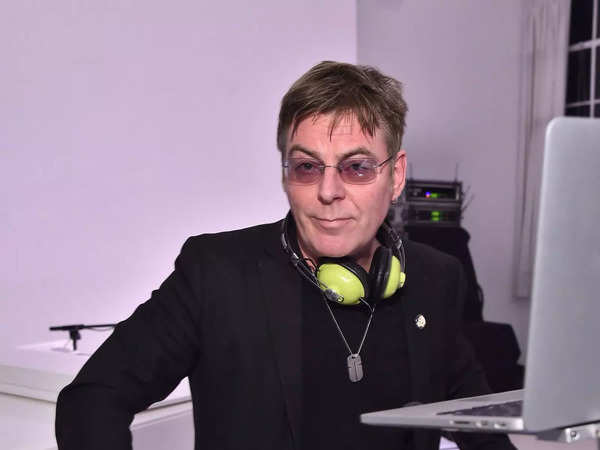 Andy Rourke, famous bassist of The Smiths passes away at 59 battling cancer