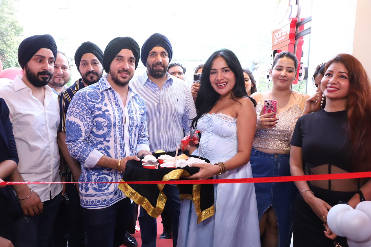 Giani's Ice Cream celebrates the grand opening of its 300th outlet in Mohali  