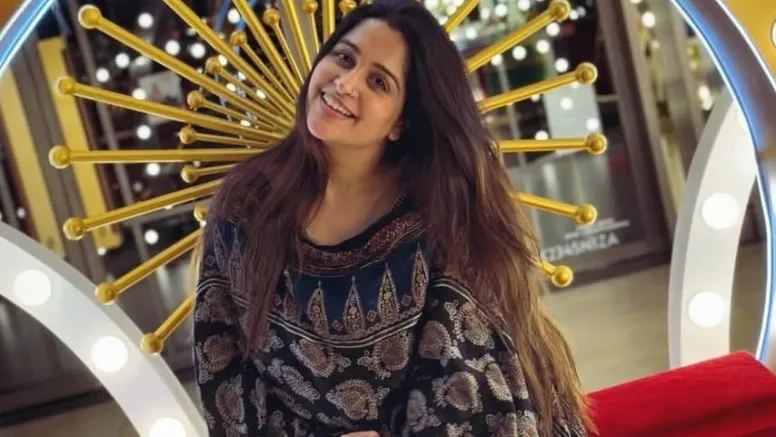 Farah Khan gets into a fun banter with Karan Johar about classy vs massy