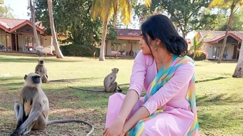 Adah Sharma marks Navratri with a heartwarming gesture towards monkeys
