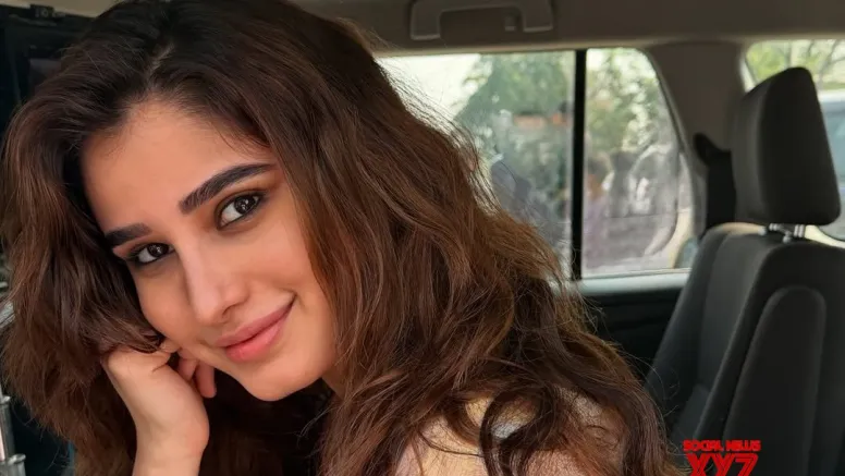 Rasha Thadani drops a series of pictures ‘between moonlight and laughter’