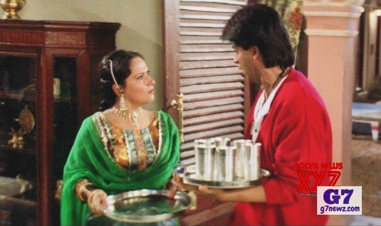 When Shah Rukh Khan surprised Himani Shivpuri by revealing he was a ‘junior artist’ in her movie