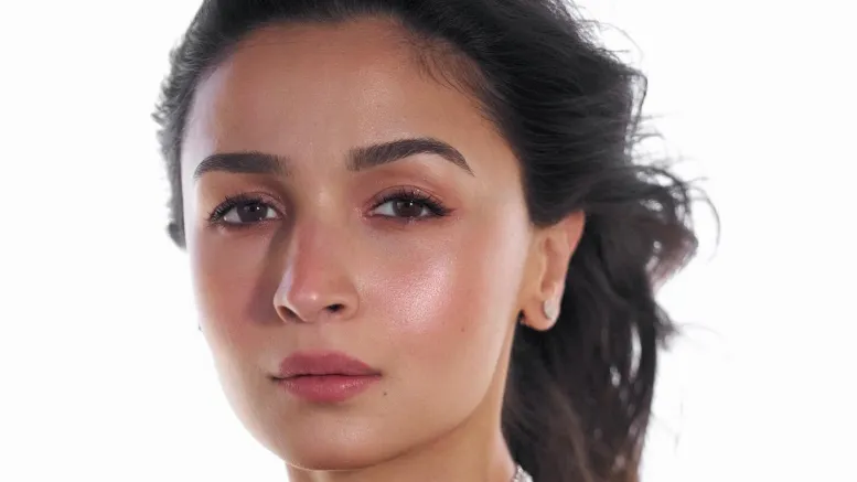 Bollywood superstar Alia Bhatt is serving class and elegance in Jeddah