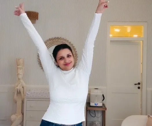 New mommy Parineeti Chopra has expressed her thoughts on dealing with ‘postpartum symptoms’.